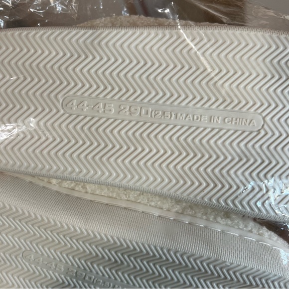 Christmas smile slippers - Picture 2 of 2